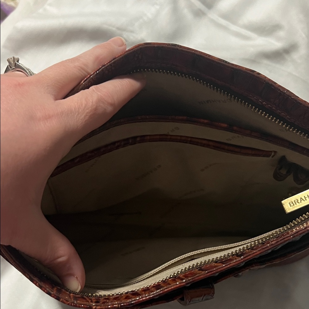 Brahmin Elegant Brown leather Crocodile Embossed Shoulder Bag - Picture 5 of 14